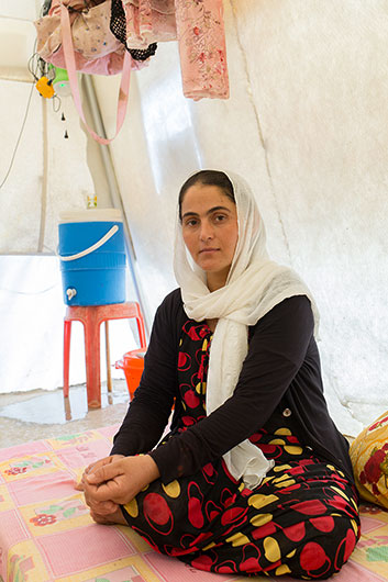 Nazrin Iljaz lebt mit ihren sieben Kindern im Flüchtlingslager Shariya. Dort sind sie gut versorgt. Auch ihre seelische Gesundung wird gefördert.