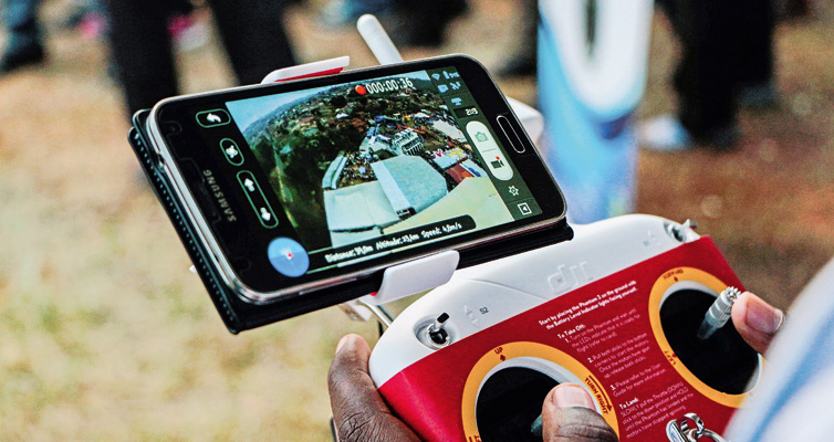 Hightech für eine bessere Gesundheitsversorgung: Ruanda experimentiert mit Drohnen, um Medikamente in entlegene Regionen zu transportieren. (Foto: AFP/Getty Images/CYRIL NDEGEYA)