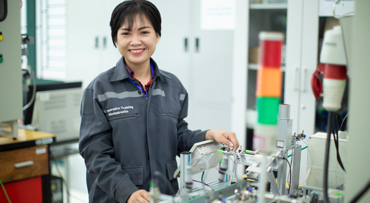 Phan Thi Hai Tien (21), student in the cooperative programme for mechatronics