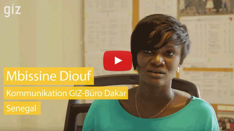 Mbissine Diouf erzählt von ihrem Arbeitsalltag im Senegal.