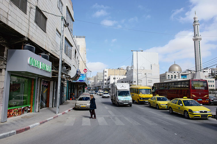 Gut fürs Geschäft: Die Bäckerei 'Omar' liegt an einer lebhaften Straße in Hebron.