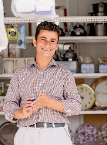 Mohammad Mahmood Ibrahim had almost given up after being severely injured in the war. Now, he runs his own shop in Erbil and can smile again.