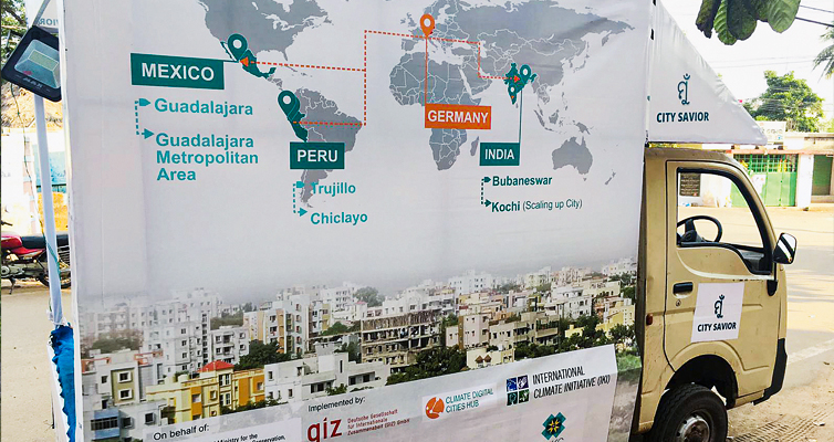 Weltweites Netzwerk: Das Mobil von „Mu City Savior“ zeigt die anderen Orte im Verbund der „Climate Digital Cities“.