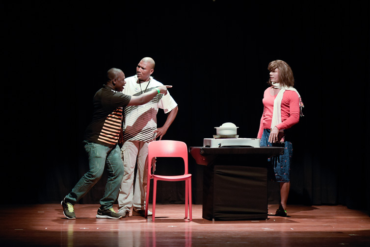 Theater gegen Gewalt: Männer inszenieren ein Stück zum Thema.