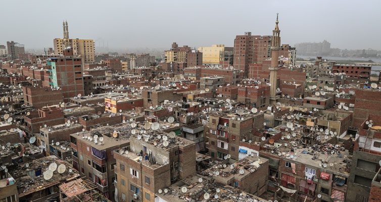 Die Siedlung Ezbet al-Nasr in Kairo: beengte Bauweise - mit viel Platz auf den Flachdächern.