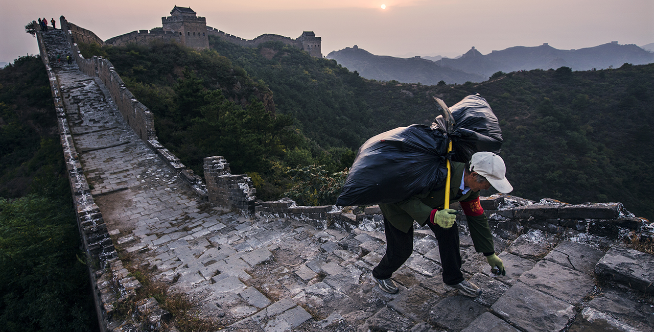 The title of this striking image is ‘Guardians of the Great Wall’. It won a Chinese photography competition in 2020, which was launched as part of a cross-border project Rethinking Plastics: Circular Economy Solutions to Reduce Marine Litter. What you cannot see from the photo is that the Great Wall of China runs all the way to the sea.