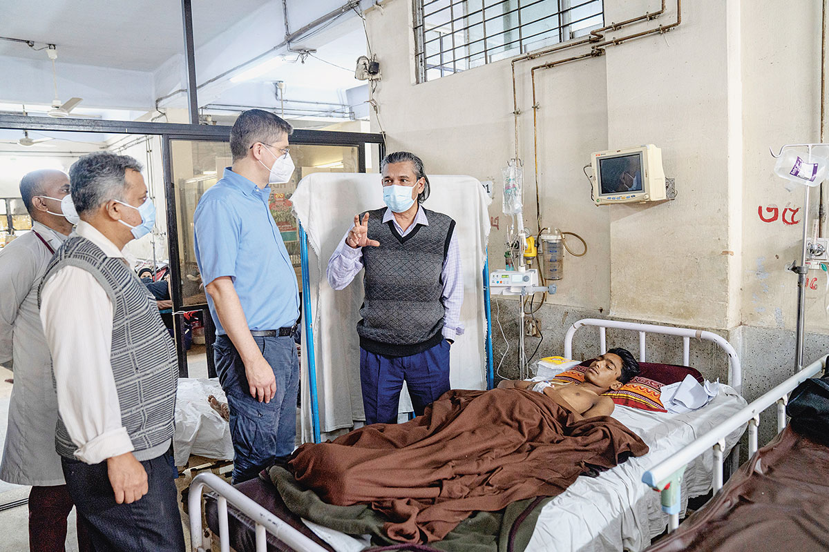 Visiting a victim of poisoning in hospital