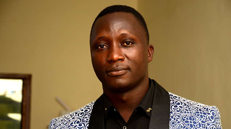 Christian Gbogbo ist Ingenieur und Direktor des Unternehmens Jesuton in Cotonou, Benin. Die Firma, die Sonnenkollektoren vertreibt und Photovoltaikanlagen installiert, besteht seit 2015 und hat 15 Beschäftigte, davon sind 70 Prozent Frauen.