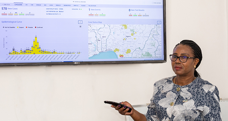 Elsie Ilori, Head of Surveillance and Epidemiology at the Nigeria Centre for Disease Control (NCDC), presents data on disease outbreaks from the SORMAS dashboard. ©GIZ/Brooks Photography