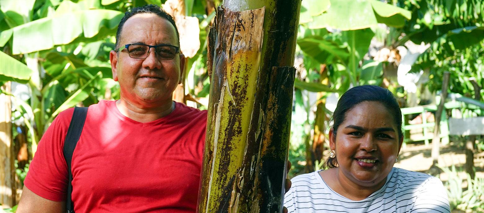 Biodiversity in action: Dayanara Sánchez and Richard Núñez on their plantation 
