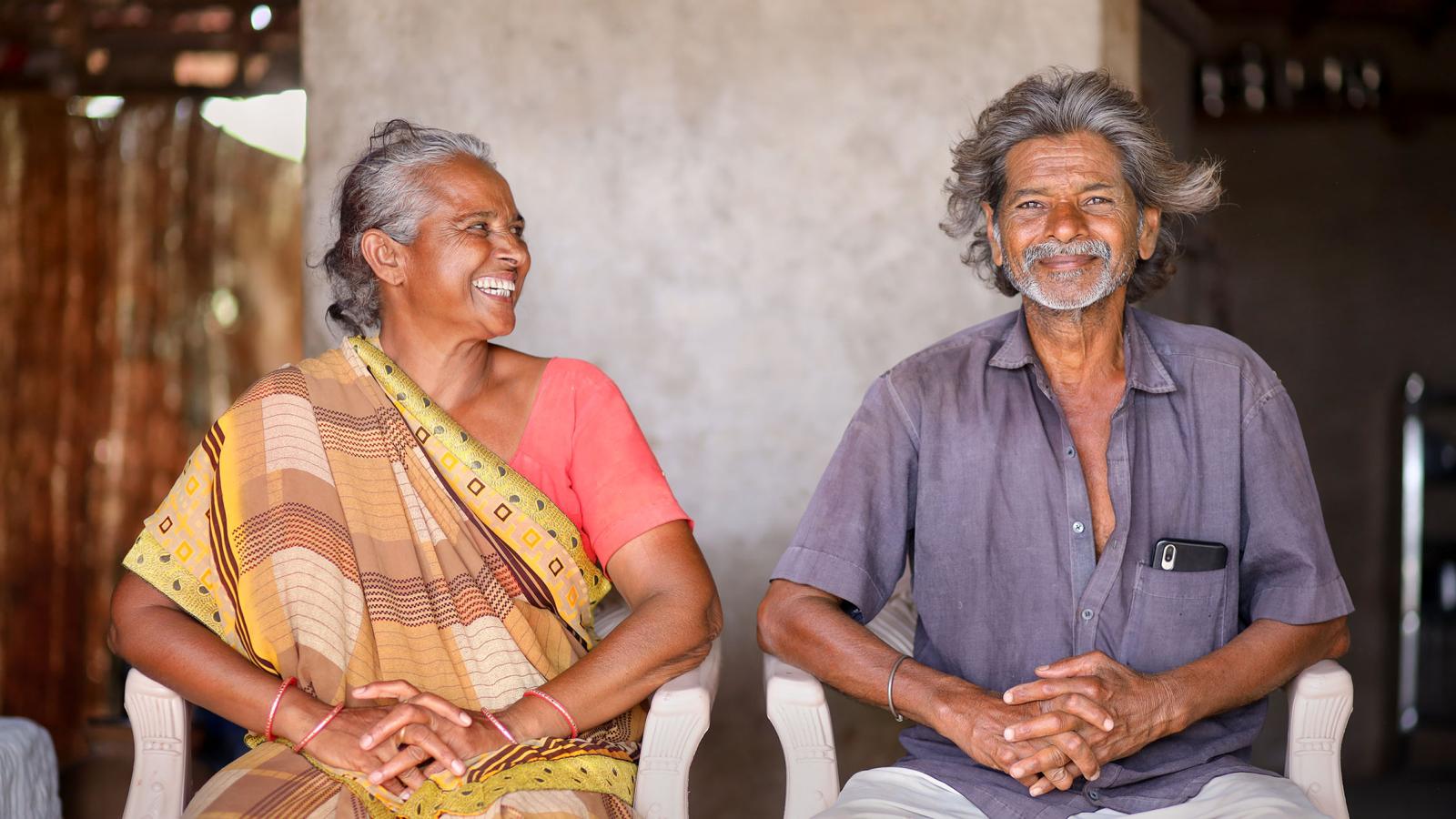 Manjulaben Narayanbhai Prajapati und ihr Mann Jaisangbhai