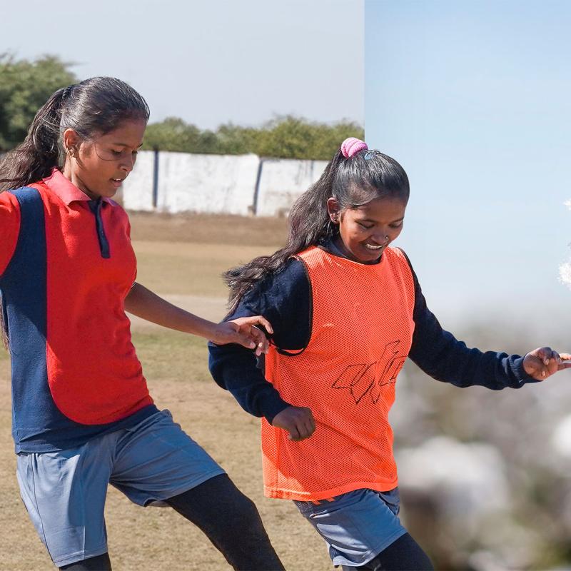Fotomontage von zwei Mädchen die Fußball spielen und einer Baumwollpflanze